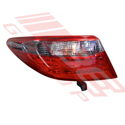 8154398-13 - REAR LAMP - L/H - OUTER - BLACK REFLECTOR - TO SUIT - TOYOTA CAMRY 2015- F/LIFT
